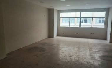Alquiler Edificio en el centro de Guayaquil 5 pisos Local Comercial y oficinas - E18