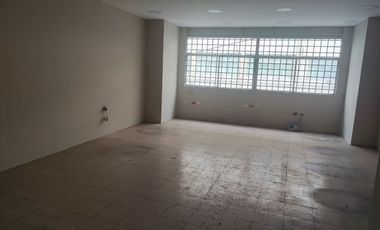 Alquiler Edificio en el centro de Guayaquil 5 pisos Local Comercial y oficinas - E18