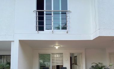 CÓD. 1293. CASA A LA VENTA EN CONJUNTO CERRADO EN EL NORTE DE VALLEDUPAR.