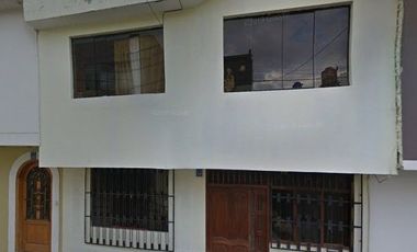 REMATO CASA 03 PISOS, PASAJE LAS SIRENAS-CAJAMARCA