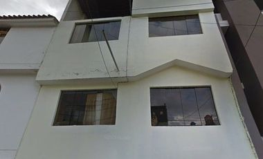 REMATO CASA 03 PISOS, PASAJE LAS SIRENAS-CAJAMARCA