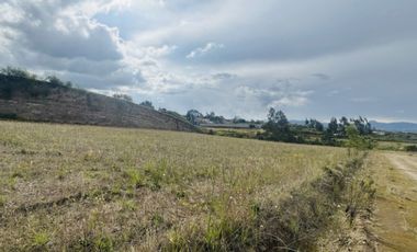 Venta de Terrenos de 1072 m2 planos en Ambato sector Huachi Grande La Libertad