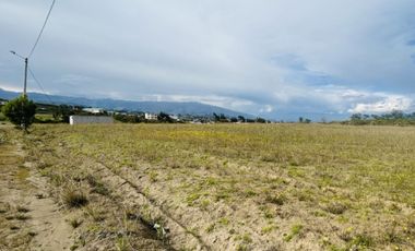 Venta de Terrenos de 1072 m2 planos en Ambato sector Huachi Grande La Libertad