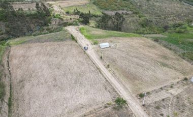 Venta de Terrenos de 1072 m2 planos en Ambato sector Huachi Grande La Libertad
