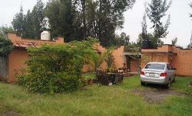 CAPULA, TENENCIA DE MORELIA. PRECIOSA FINCA A PIE DE CARRETERA