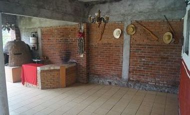 CAPULA, TENENCIA DE MORELIA. PRECIOSA FINCA A PIE DE CARRETERA