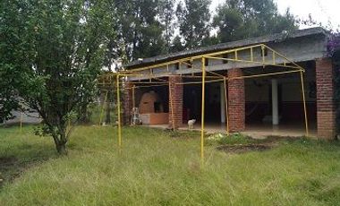 CAPULA, TENENCIA DE MORELIA. PRECIOSA FINCA A PIE DE CARRETERA