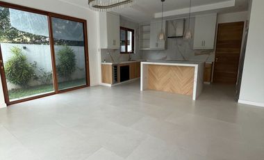 ANTIPOLO BRAND NEW MODERN DESIGNED HOUSE IN FRONT OF GOLF COURSE FAIRWAYS