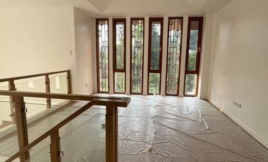 ANTIPOLO BRAND NEW MODERN DESIGNED HOUSE IN FRONT OF GOLF COURSE FAIRWAYS