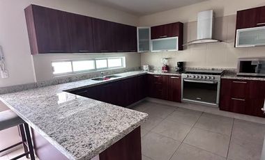 RENTA DE CASA AMUEBLADA EN MAYORAZGO DE 3 RECAMARAS