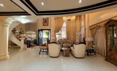 𝗙𝗢𝗥 𝗥𝗘𝗡𝗧 - Elegant Mini-Mansion