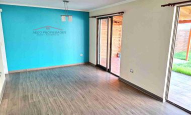 Se vende Linda y Amplia casa Aislada de dos pisos, Condominio Arboleda, comuna de Quilllota.