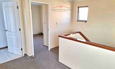 Se vende Linda y Amplia casa Aislada de dos pisos, Condominio Arboleda, comuna de Quilllota.