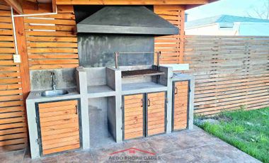 Se vende Linda y Amplia casa Aislada de dos pisos, Condominio Arboleda, comuna de Quilllota.