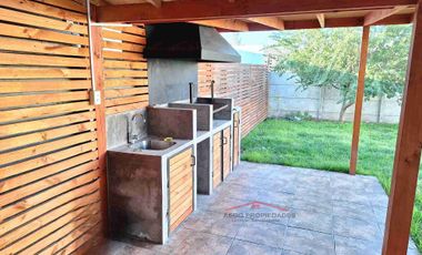 Se vende Linda y Amplia casa Aislada de dos pisos, Condominio Arboleda, comuna de Quilllota.