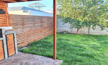 Se vende Linda y Amplia casa Aislada de dos pisos, Condominio Arboleda, comuna de Quilllota.