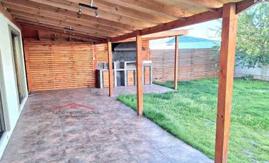 Se vende Linda y Amplia casa Aislada de dos pisos, Condominio Arboleda, comuna de Quilllota.