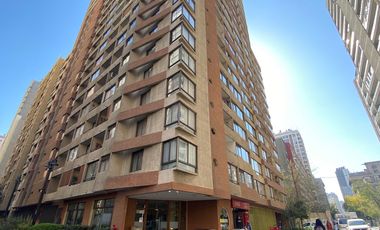 Depto. en Lord Cochrane a pasos de Metro Moneda, Santiago.