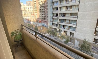 Depto. en Lord Cochrane a pasos de Metro Moneda, Santiago.