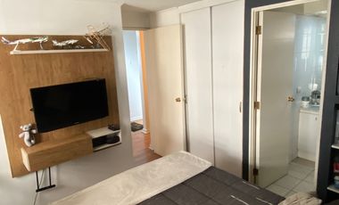 Depto. en Lord Cochrane a pasos de Metro Moneda, Santiago.