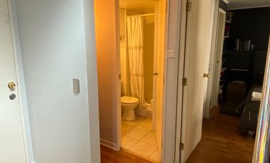 Depto. en Lord Cochrane a pasos de Metro Moneda, Santiago.