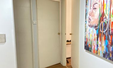 Depto. en Lord Cochrane a pasos de Metro Moneda, Santiago.