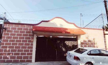 Casa 4 recámaras estacionamiento  3 autos civac acepta créditos