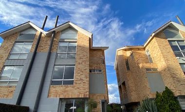 SE ARRIENDA CASA PINARES DE CHÍA – CHÍA, CUNDINAMARCA.