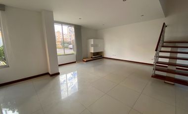 SE ARRIENDA CASA PINARES DE CHÍA – CHÍA, CUNDINAMARCA.