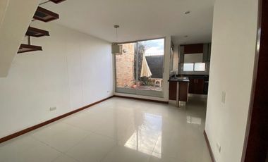 SE ARRIENDA CASA PINARES DE CHÍA – CHÍA, CUNDINAMARCA.