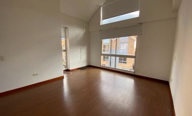 SE ARRIENDA CASA PINARES DE CHÍA – CHÍA, CUNDINAMARCA.