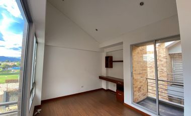 SE ARRIENDA CASA PINARES DE CHÍA – CHÍA, CUNDINAMARCA.