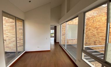 SE ARRIENDA CASA PINARES DE CHÍA – CHÍA, CUNDINAMARCA.