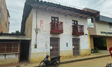 En venta como terreno de 734.60 m², está ubicado estratégicamente a media cuadra de la Plaza de Morales.