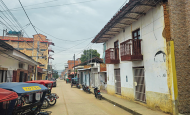 En venta como terreno de 734.60 m², está ubicado estratégicamente a media cuadra de la Plaza de Morales.