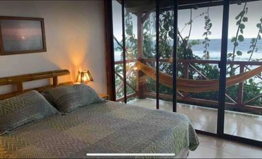 Casa de venta frente al mar en la Entrada