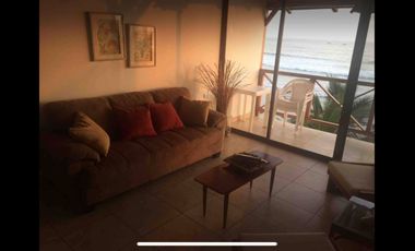 Casa de venta frente al mar en la Entrada