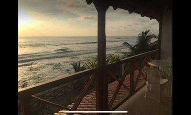 Casa de venta frente al mar en la Entrada