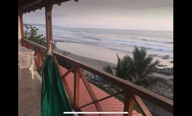 Casa de venta frente al mar en la Entrada