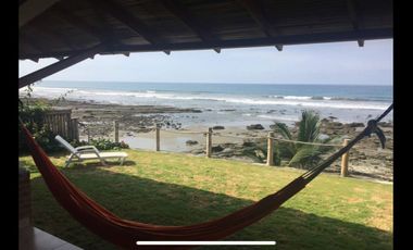 Casa de venta frente al mar en la Entrada