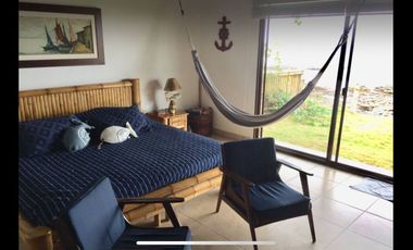 Casa de venta frente al mar en la Entrada