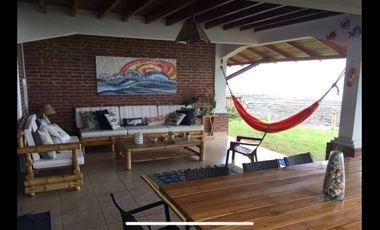 Casa de venta frente al mar en la Entrada