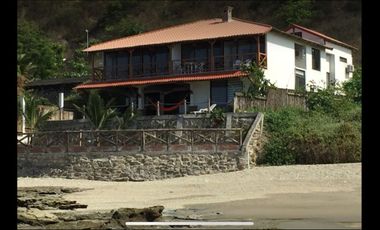 Casa de venta frente al mar en la Entrada