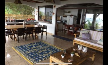 Casa de venta frente al mar en la Entrada