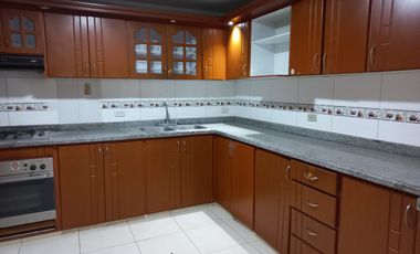 Vendo APTO en Sotomayor, amplio, 3 parqueaderos