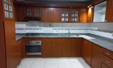 Vendo APTO en Sotomayor, amplio, 3 parqueaderos