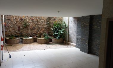 Vendo APTO en Sotomayor, amplio, 3 parqueaderos