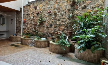 Vendo APTO en Sotomayor, amplio, 3 parqueaderos