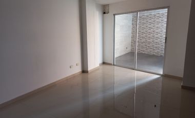 Vendo APTO en Sotomayor, amplio, 3 parqueaderos