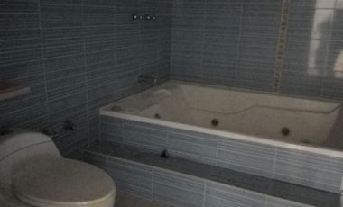 Vendo APTO en Sotomayor, amplio, 3 parqueaderos